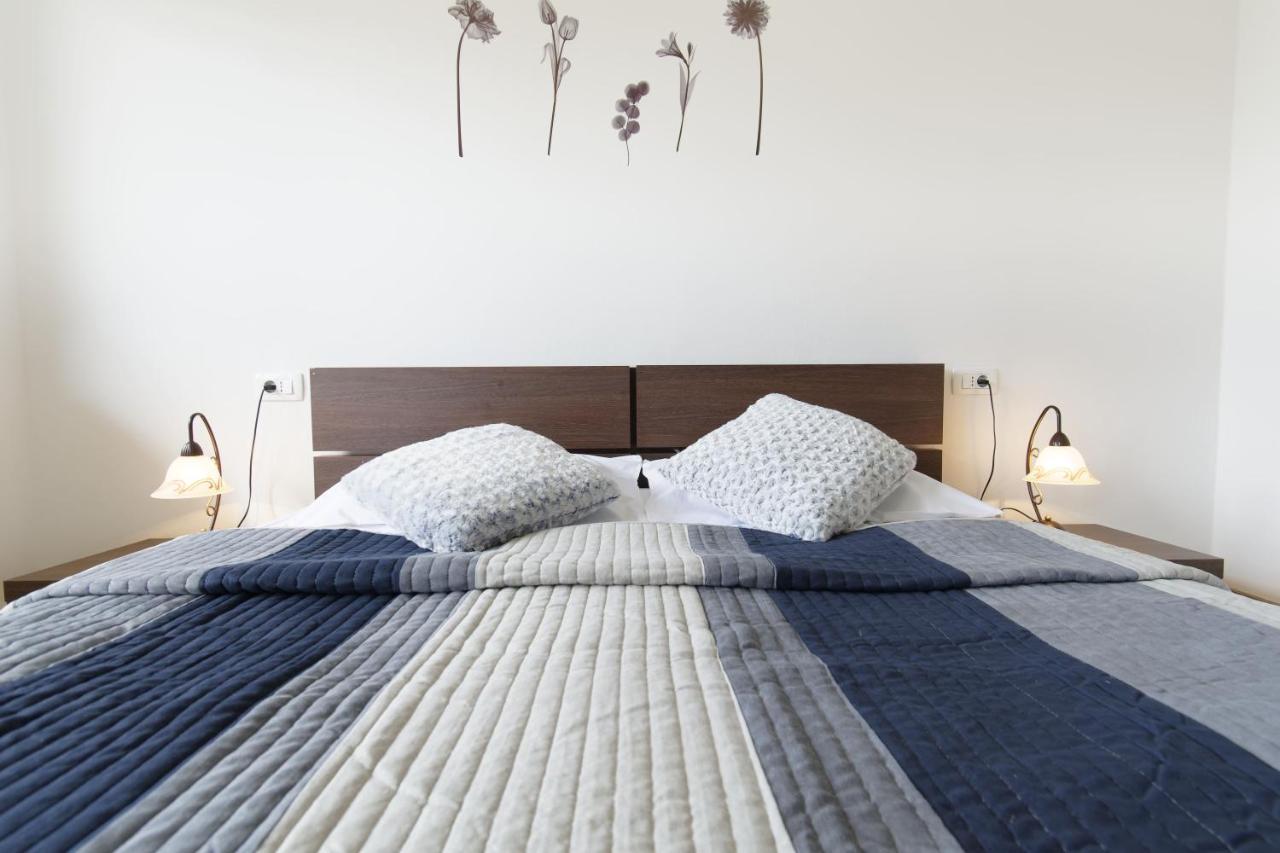 Apartment Patrik By Rent Istria Umag Exterior photo