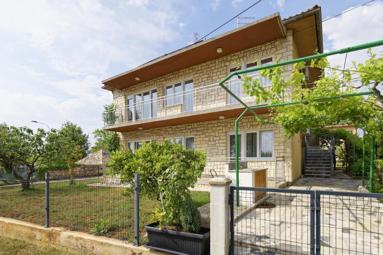 Apartment Patrik By Rent Istria Umag Exterior photo