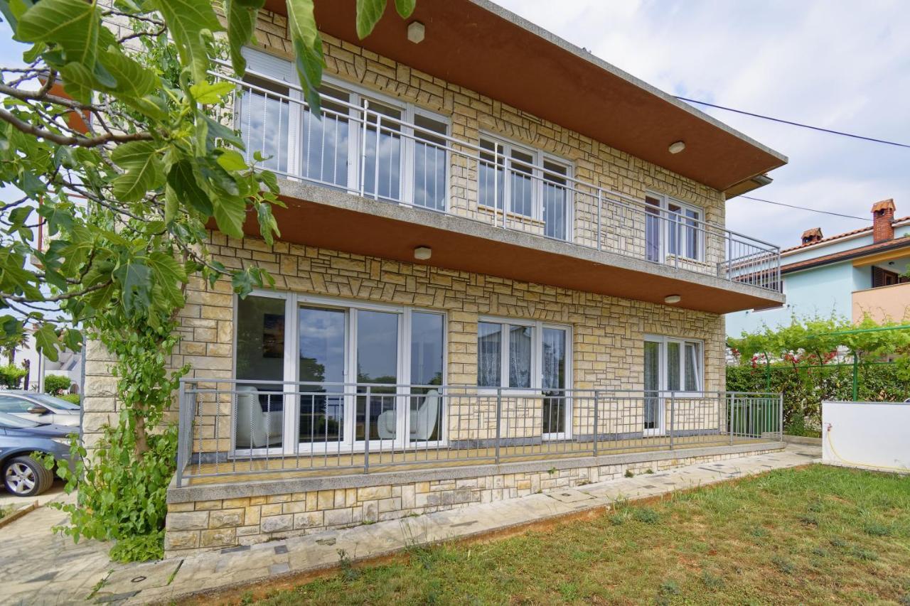 Apartment Patrik By Rent Istria Umag Exterior photo