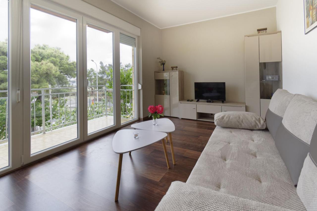Apartment Patrik By Rent Istria Umag Exterior photo